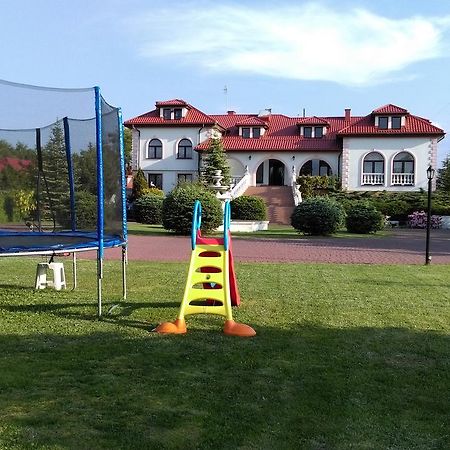 Pod Lwami Hotel Błonie Kültér fotó